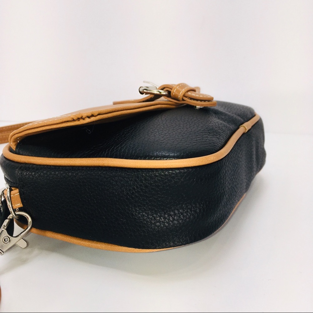 Giani Bernini Crossbody Clutch Belt Bag
Softy Core - Picture 5 of 14